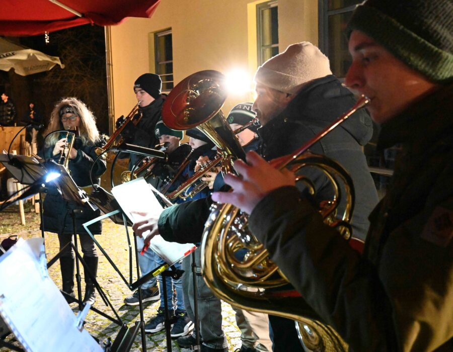 Bläsergruppe auf dem Christkindlmarkt am 7. Dezember 2024 Fotos: U. Baumgart